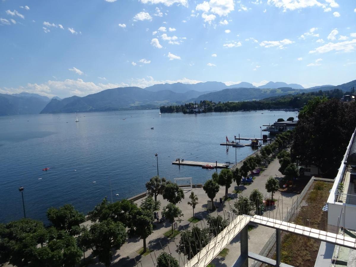 Fantastic Lake And Mountain View, First Row Lakeside 格蒙登 外观 照片