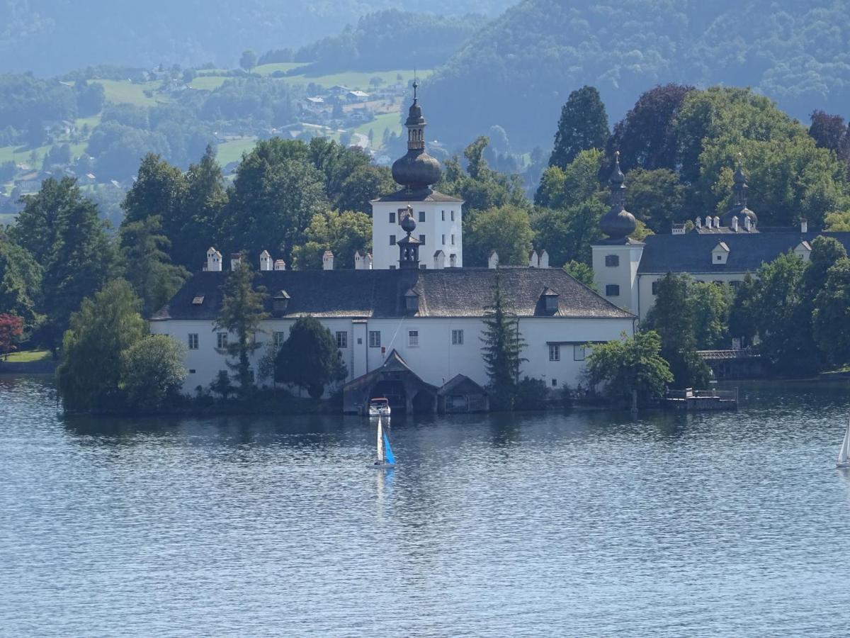 Fantastic Lake And Mountain View, First Row Lakeside 格蒙登 外观 照片